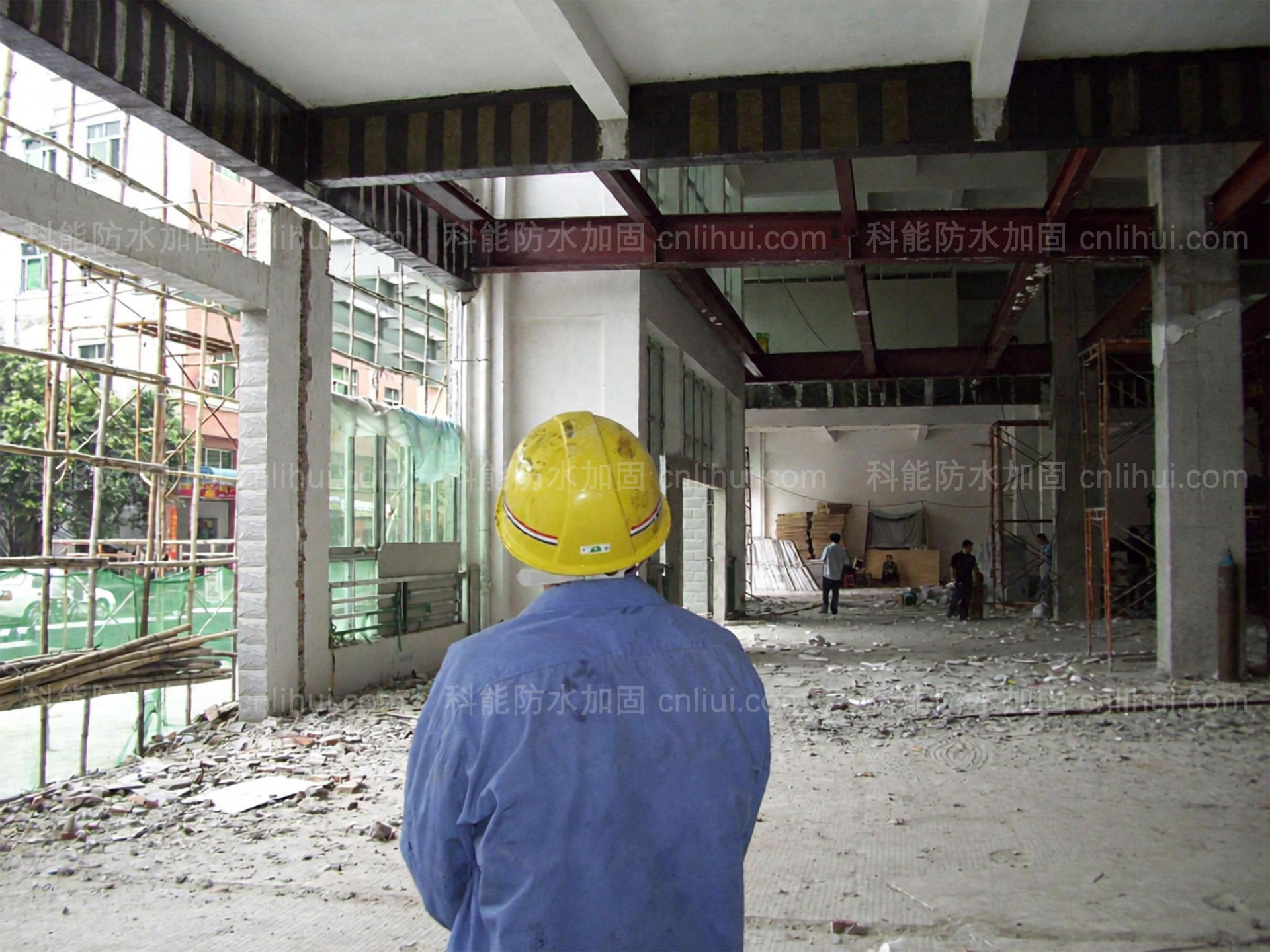 梁碳纤维加固和钢结构梁加固施工